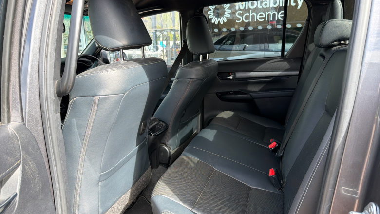 Toyota Hilux Diesel Invincible X D/Cab Pick Up 2.8 D-4D Auto